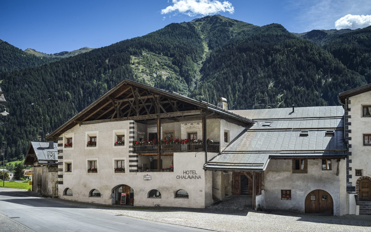 Hotel Chasa Chalavaina